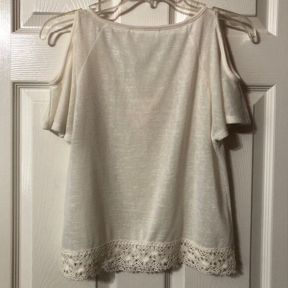 Blouse Size Small Cream Cold Shoulder and Lace Bottom Design - Picture 5 of 7